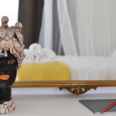 Lo Spazio Di Mima Noto